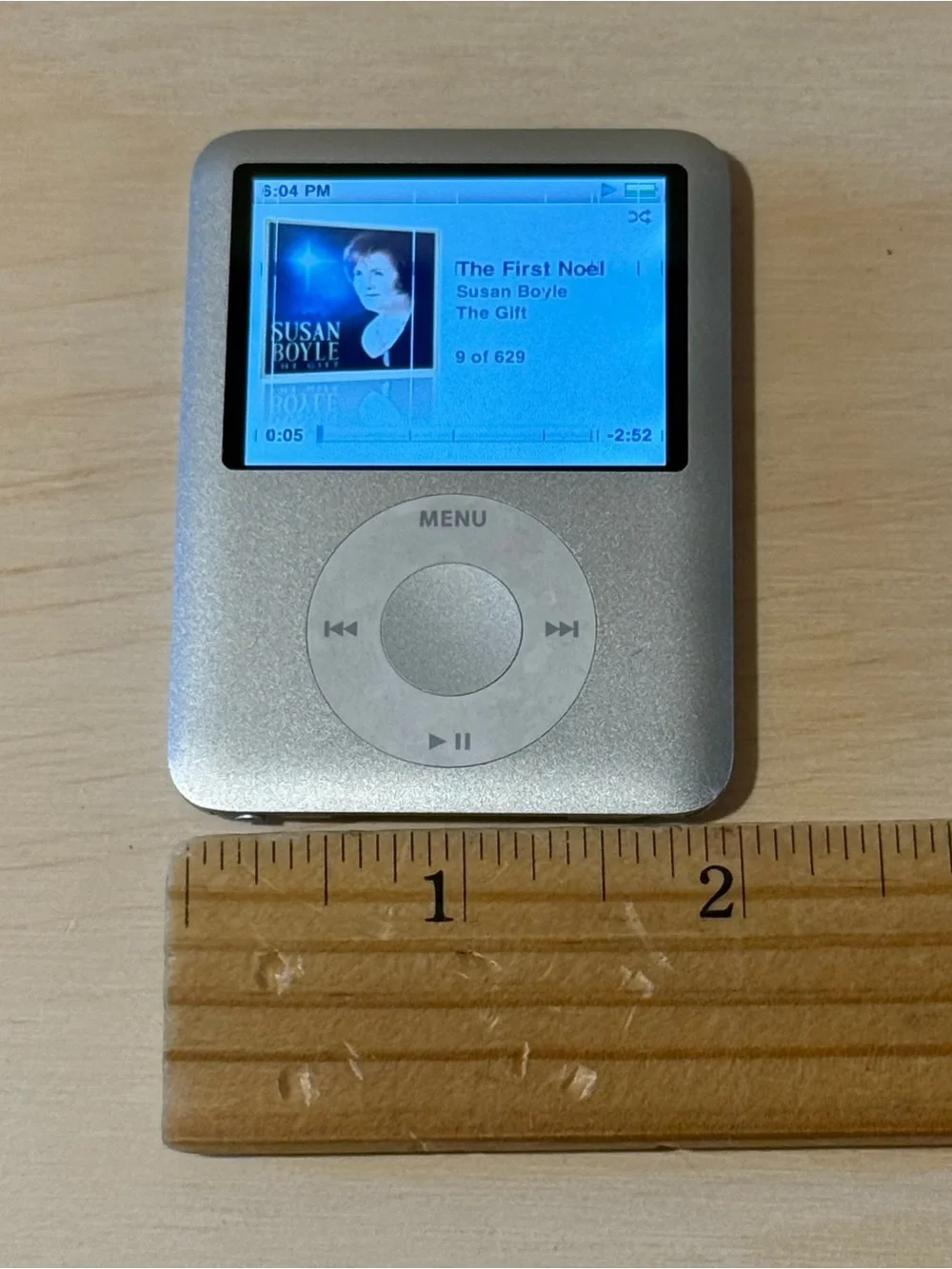 iPod Nano A1236 4GB Silver Tested Battery 8-10Hr w/Charg-629Songs Read Info Blw!